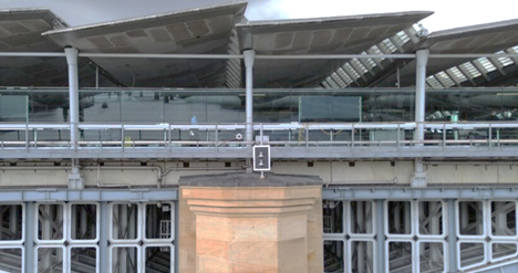 Figure 5 Blackfriars Bridge repeater light on rail bridge